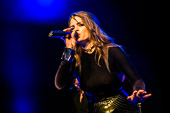 Femme-Schmidt_2016-05-27_022.jpg : Femme Schmidt RAW Tour 2016, Konzert am 27.05.2016 im Café Hahn, Bild 22/25