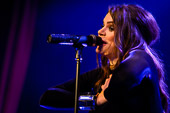 Femme-Schmidt_2016-05-27_024.jpg : Femme Schmidt RAW Tour 2016, Konzert am 27.05.2016 im Café Hahn, Bild 24/25
