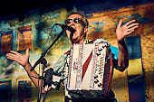 Hubert-von-Goisern_2022-06-22_002_Foto-Klaus-Manns.jpg : Hubert von Goisern: Zeiten & Zeichen Tour 2022, Festung-Ehrenbreitstein, Koblenz am 22.06.2022, Bild 2/37