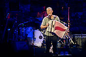 Hubert-von-Goisern_2022-06-22_029_Foto-Klaus-Manns.jpg : Hubert von Goisern: Zeiten & Zeichen Tour 2022, Festung-Ehrenbreitstein, Koblenz am 22.06.2022, Bild 29/37