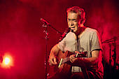 Hubert-von-Goisern_2022-06-22_035_Foto-Klaus-Manns.jpg : Hubert von Goisern: Zeiten & Zeichen Tour 2022, Festung-Ehrenbreitstein, Koblenz am 22.06.2022, Bild 35/37