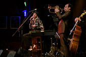 Joo_Kraus_meets_Malia_2016-04-22_003.jpg : Joo Kraus meets Malia, Konzert am 22.04.2016 im Café Hahn, Bild 3/30