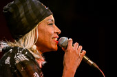 Joo_Kraus_meets_Malia_2016-04-22_011.jpg : Joo Kraus meets Malia, Konzert am 22.04.2016 im Café Hahn, Bild 11/30