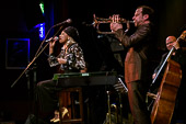 Joo_Kraus_meets_Malia_2016-04-22_013.jpg : Joo Kraus meets Malia, Konzert am 22.04.2016 im Café Hahn, Bild 13/30