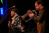 Joo_Kraus_meets_Malia_2016-04-22_018.jpg : Joo Kraus meets Malia, Konzert am 22.04.2016 im Café Hahn, Bild 18/30