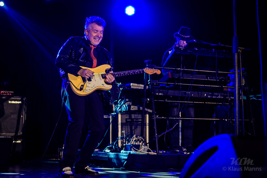 Manfred_Manns_Earth_Band_-_2015-12-11_005.jpg : Manfred Mann's Earth Band, Hunsrückhalle Simmern, 11.12.2015, Bild 5/60