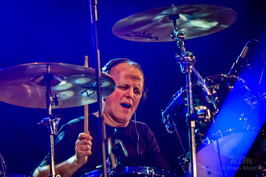 Manfred_Manns_Earth_Band_-_2015-12-11_008.jpg : Manfred Mann's Earth Band, Hunsrückhalle Simmern, 11.12.2015, Bild 8/60