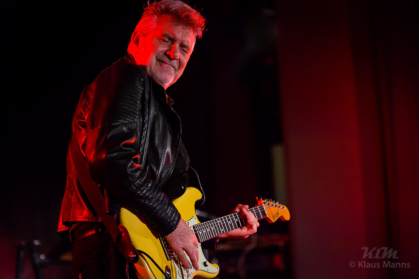 Manfred_Manns_Earth_Band_-_2015-12-11_009.jpg : Manfred Mann's Earth Band, Hunsrückhalle Simmern, 11.12.2015, Bild 9/60