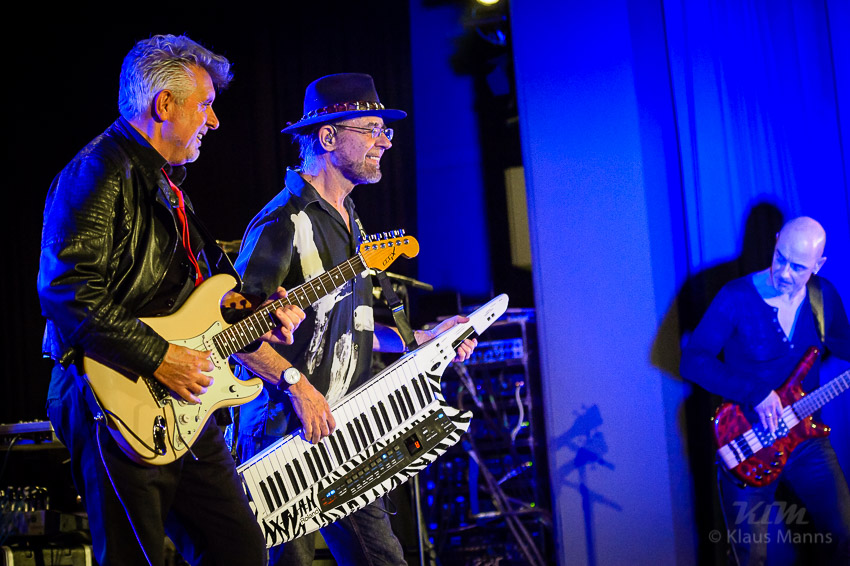 Manfred_Manns_Earth_Band_-_2015-12-11_010.jpg : Manfred Mann's Earth Band, Hunsrückhalle Simmern, 11.12.2015, Bild 10/60