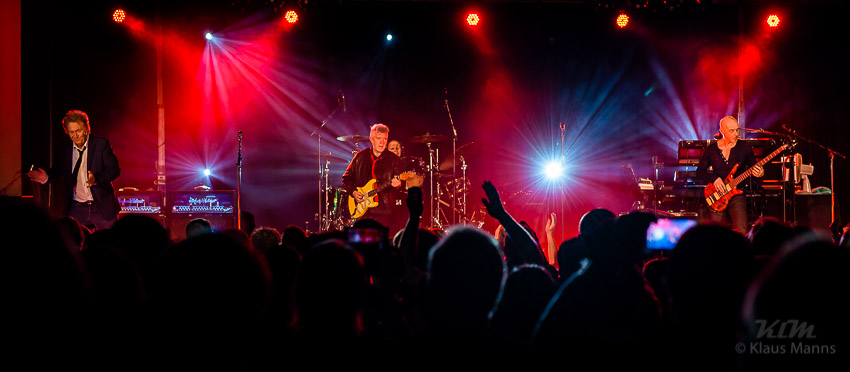 Manfred_Manns_Earth_Band_-_2015-12-11_017.jpg : Manfred Mann's Earth Band, Hunsrückhalle Simmern, 11.12.2015, Bild 17/60