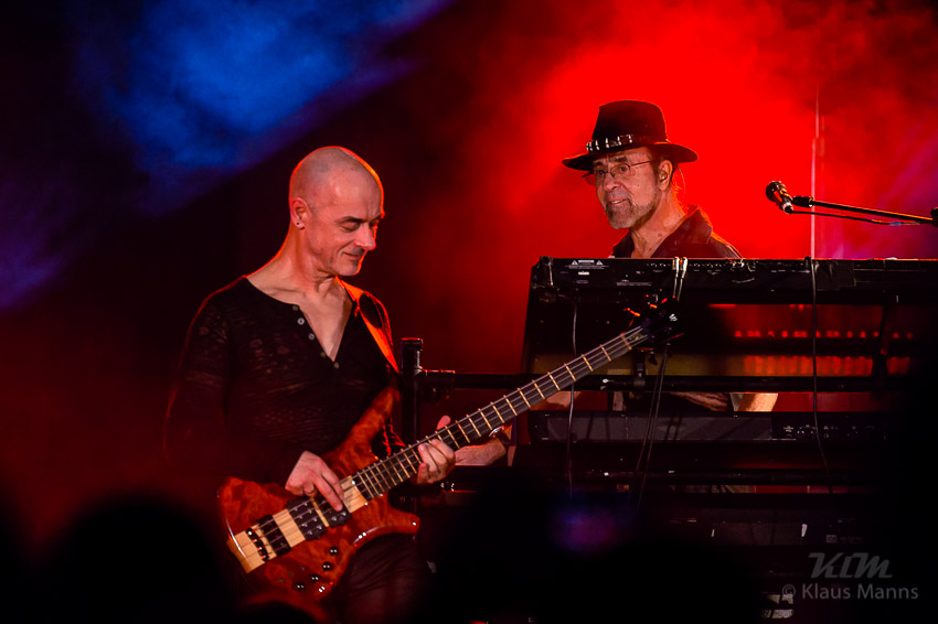 Manfred_Manns_Earth_Band_-_2015-12-11_029.jpg : Manfred Mann's Earth Band, Hunsrückhalle Simmern, 11.12.2015, Bild 29/60