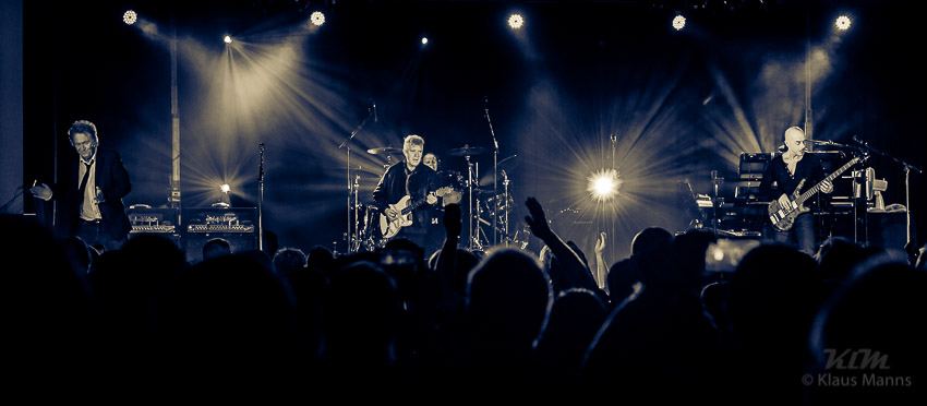 Manfred_Manns_Earth_Band_-_2015-12-11_031.jpg : Manfred Mann's Earth Band, Hunsrückhalle Simmern, 11.12.2015, Bild 31/60