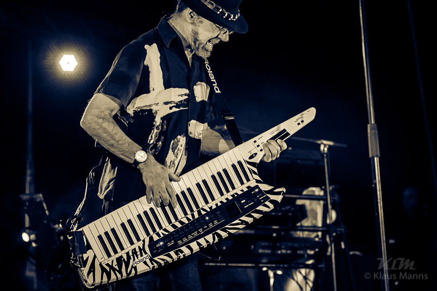 Manfred_Manns_Earth_Band_-_2015-12-11_034.jpg : Manfred Mann's Earth Band, Hunsrückhalle Simmern, 11.12.2015, Bild 34/60