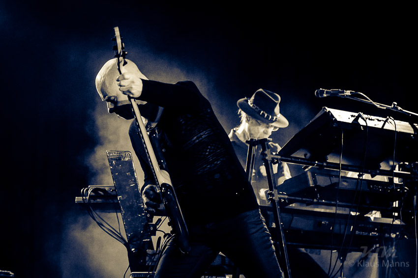 Manfred_Manns_Earth_Band_-_2015-12-11_049.jpg : Manfred Mann's Earth Band, Hunsrückhalle Simmern, 11.12.2015, Bild 49/60