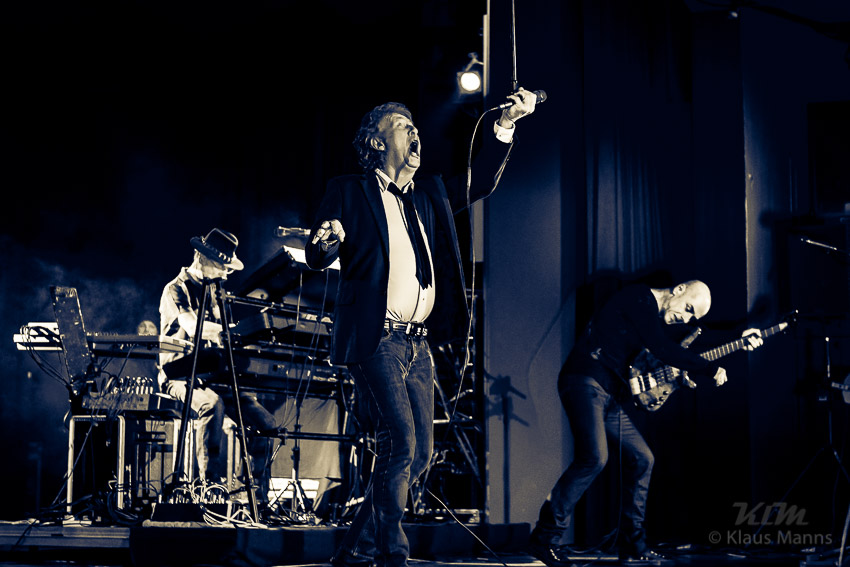 Manfred_Manns_Earth_Band_-_2015-12-11_054.jpg : Manfred Mann's Earth Band, Hunsrückhalle Simmern, 11.12.2015, Bild 54/60
