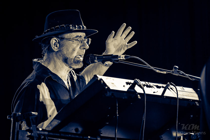 Manfred_Manns_Earth_Band_-_2015-12-11_055.jpg : Manfred Mann's Earth Band, Hunsrückhalle Simmern, 11.12.2015, Bild 55/60