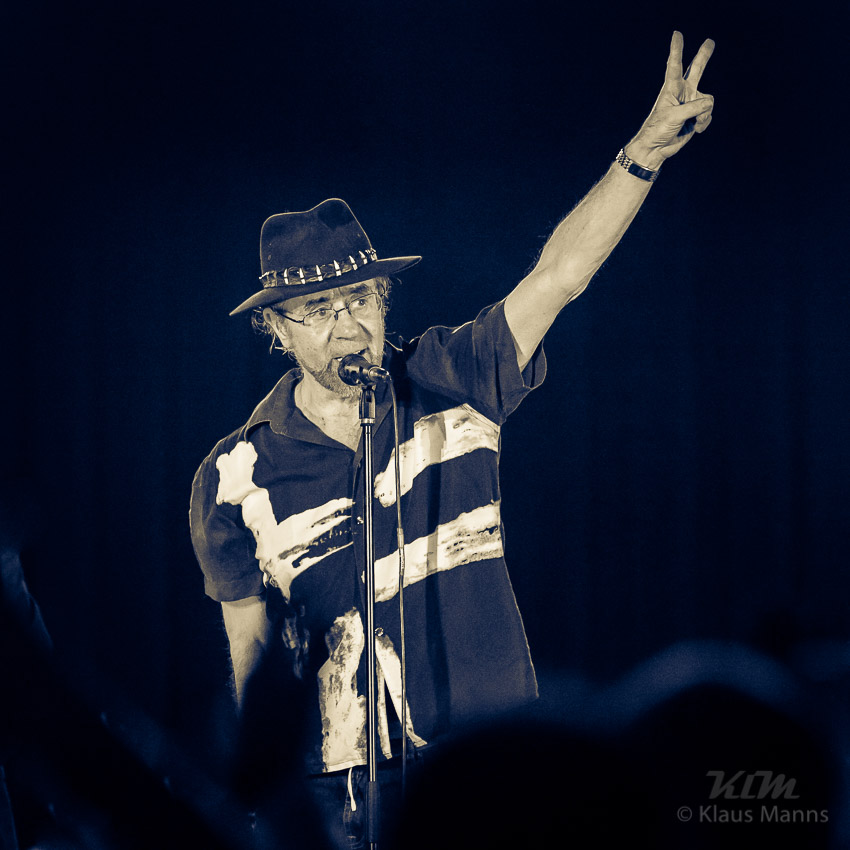 Manfred_Manns_Earth_Band_-_2015-12-11_059.jpg : Manfred Mann's Earth Band, Hunsrückhalle Simmern, 11.12.2015, Bild 59/60