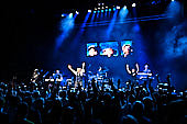 Still_Collins_Sydney_Youngblood_2019-11-23_002.jpg : Still Collins Jahresabschlusskonzert 2019 mit Sydney Youngblood und Bläser-Besetzung am 23.11.2019 in der Stadthalle Troisdorf., Bild 2/64