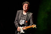 Still_Collins_Sydney_Youngblood_2019-11-23_014.jpg : Still Collins Jahresabschlusskonzert 2019 mit Sydney Youngblood und Bläser-Besetzung am 23.11.2019 in der Stadthalle Troisdorf., Bild 13/64