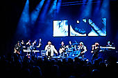 Still_Collins_Sydney_Youngblood_2019-11-23_033.jpg : Still Collins Jahresabschlusskonzert 2019 mit Sydney Youngblood und Bläser-Besetzung am 23.11.2019 in der Stadthalle Troisdorf., Bild 31/64