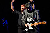 Still_Collins_Sydney_Youngblood_2019-11-23_057.jpg : Still Collins Jahresabschlusskonzert 2019 mit Sydney Youngblood und Bläser-Besetzung am 23.11.2019 in der Stadthalle Troisdorf., Bild 55/64