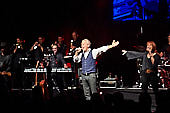 Still_Collins_Sydney_Youngblood_2019-11-23_059.jpg : Still Collins Jahresabschlusskonzert 2019 mit Sydney Youngblood und Bläser-Besetzung am 23.11.2019 in der Stadthalle Troisdorf., Bild 57/64