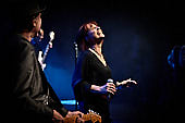 Still_Collins_Sydney_Youngblood_2019-11-23_061.jpg : Still Collins Jahresabschlusskonzert 2019 mit Sydney Youngblood und Bläser-Besetzung am 23.11.2019 in der Stadthalle Troisdorf., Bild 59/64