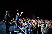 Still_Collins_Sydney_Youngblood_2019-11-23_067.jpg : Still Collins Jahresabschlusskonzert 2019 mit Sydney Youngblood und Bläser-Besetzung am 23.11.2019 in der Stadthalle Troisdorf., Bild 64/64