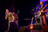 Stingchronicity_2014-11-14_009.jpg : Stingchronicity, Konzert im Café Hahn, 14.11.2014, Bild 9/30