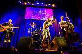 Stingchronicity_2017-09-01_004.jpg : Stingchronicity performing the songs of the Police & Sting live in concert am 01.09.2017 im Café Hahn, Bild 4/30