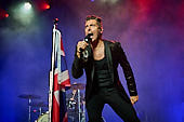 The-Robbie-Experience_2022-06-02_002_Foto-Klaus-Manns.jpg : The Robbie Experience - The Ultimate Robbie Williams Tribute Show beim Rheinpuls Festival am 02.06.2022, Festung-Ehrenbreitstein, Koblenz, Bild 2/30
