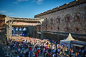 The-Robbie-Experience_2022-06-02_010_Foto-Klaus-Manns.jpg : The Robbie Experience - The Ultimate Robbie Williams Tribute Show beim Rheinpuls Festival am 02.06.2022, Festung-Ehrenbreitstein, Koblenz, Bild 10/30