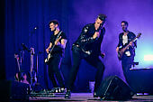 The-Robbie-Experience_2022-06-02_017_Foto-Klaus-Manns.jpg : The Robbie Experience - The Ultimate Robbie Williams Tribute Show beim Rheinpuls Festival am 02.06.2022, Festung-Ehrenbreitstein, Koblenz, Bild 17/30