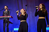 The-Robbie-Experience_2022-06-02_018_Foto-Klaus-Manns.jpg : The Robbie Experience - The Ultimate Robbie Williams Tribute Show beim Rheinpuls Festival am 02.06.2022, Festung-Ehrenbreitstein, Koblenz, Bild 18/30