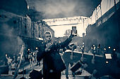 The-Robbie-Experience_2022-06-02_029_Foto-Klaus-Manns.jpg : The Robbie Experience - The Ultimate Robbie Williams Tribute Show beim Rheinpuls Festival am 02.06.2022, Festung-Ehrenbreitstein, Koblenz, Bild 29/30
