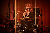 dIRE-sTRATS_2021-08-26_015_Foto-Klaus-Manns.jpg : dIRE sTRATS a tribute to Dire Straits in neuer Besetzung, Koblenz am 26.08.2021, Bild 15/43