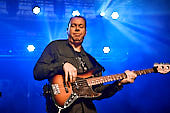 dIRE-sTRATS_2021-08-26_019_Foto-Klaus-Manns.jpg : dIRE sTRATS a tribute to Dire Straits in neuer Besetzung, Koblenz am 26.08.2021, Bild 19/43