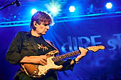 dIRE-sTRATS_2021-08-26_020_Foto-Klaus-Manns.jpg : dIRE sTRATS a tribute to Dire Straits in neuer Besetzung, Koblenz am 26.08.2021, Bild 20/43