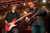 dIRE-sTRATS_2021-08-26_021_Foto-Klaus-Manns.jpg : dIRE sTRATS a tribute to Dire Straits in neuer Besetzung, Koblenz am 26.08.2021, Bild 21/43