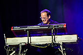 dIRE-sTRATS_2021-08-26_022_Foto-Klaus-Manns.jpg : dIRE sTRATS a tribute to Dire Straits in neuer Besetzung, Koblenz am 26.08.2021, Bild 22/43