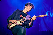 dIRE-sTRATS_2021-08-26_029_Foto-Klaus-Manns.jpg : dIRE sTRATS a tribute to Dire Straits in neuer Besetzung, Koblenz am 26.08.2021, Bild 29/43