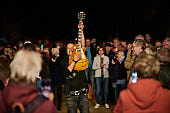 dIRE-sTRATS_2021-08-26_035_Foto-Klaus-Manns.jpg : dIRE sTRATS a tribute to Dire Straits in neuer Besetzung, Koblenz am 26.08.2021, Bild 35/43