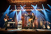 dIRE-sTRATS_2021-08-26_038_Foto-Klaus-Manns.jpg : dIRE sTRATS a tribute to Dire Straits in neuer Besetzung, Koblenz am 26.08.2021, Bild 38/43