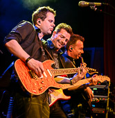 dIRE_sTRATS_2014-05-10_03.jpg : Dire Strats Concert Café Hahn, 10.05.2014, Bild 3/35