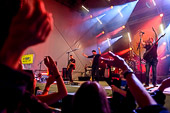 dIRE_sTRATS_2014-08-10_49.jpg : dIRE sTRATS, Festungsmusikfest zu Rhein in Flammen 18.08.2014, Bild 49/52