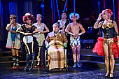 The-Rocky-Horror-Show_BFM-2019-06-26_057.jpg : Szenefoto The Rocky Horror Show, Burgfestspiele Mayen, Spielzeit 2019, Bild 56/103